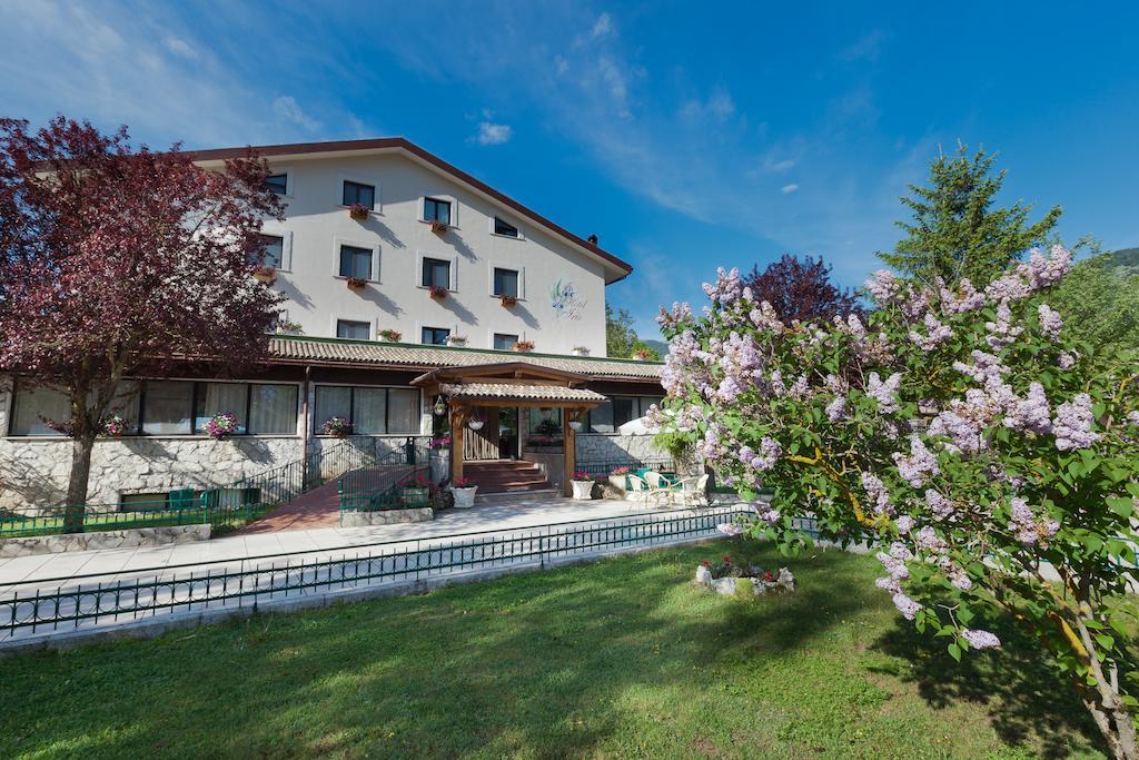 Hotel Iris Pescasseroli Ngoại thất bức ảnh